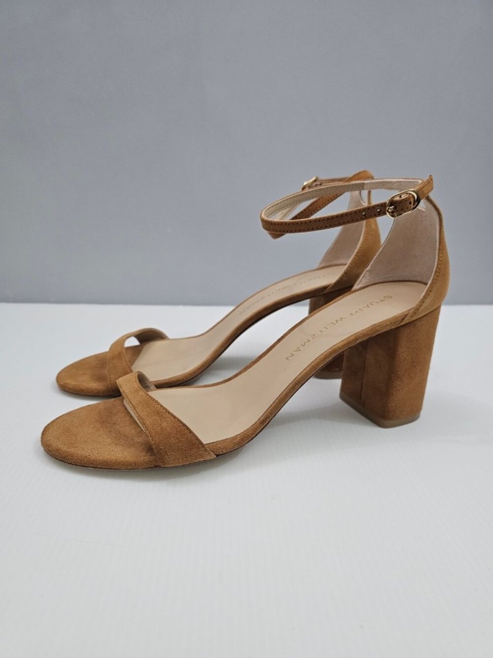 Stuart Weitzman Nudist Block 75 Sandal Womens 10 Caramel Brown Suede Block Heel